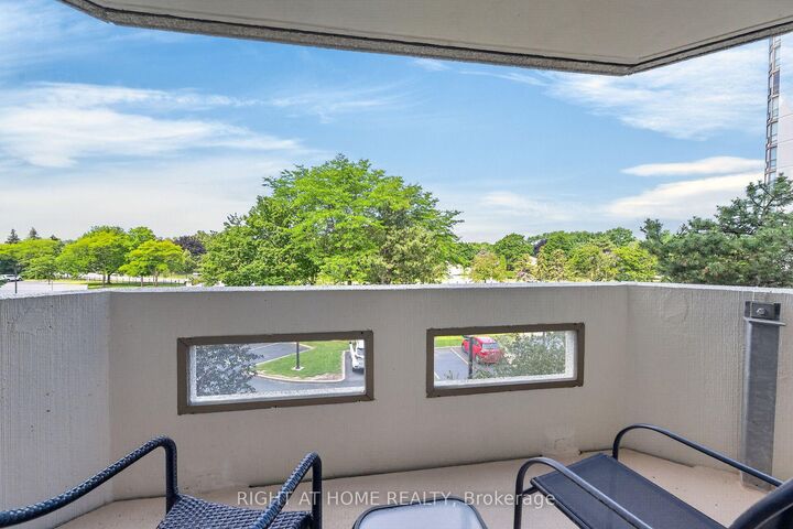 Property Photo:  5080 Pinedale Avenue 306  ON L7L 5V7 
