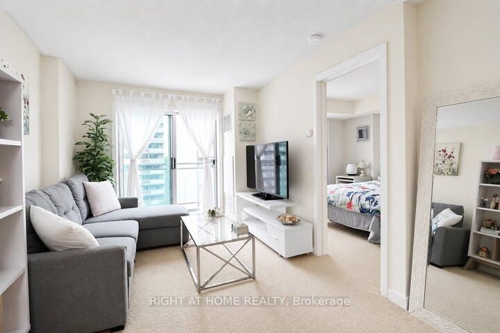 Property Photo:  138 Somerset Street W 711  ON K2P 0A3 