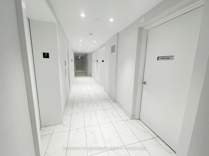Property Photo:  238 Simcoe Street 720  ON M5T 1T4 