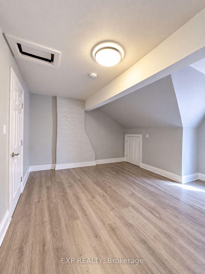 Property Photo:  72 Victoria Avenue S 301  ON L8N 2S7 