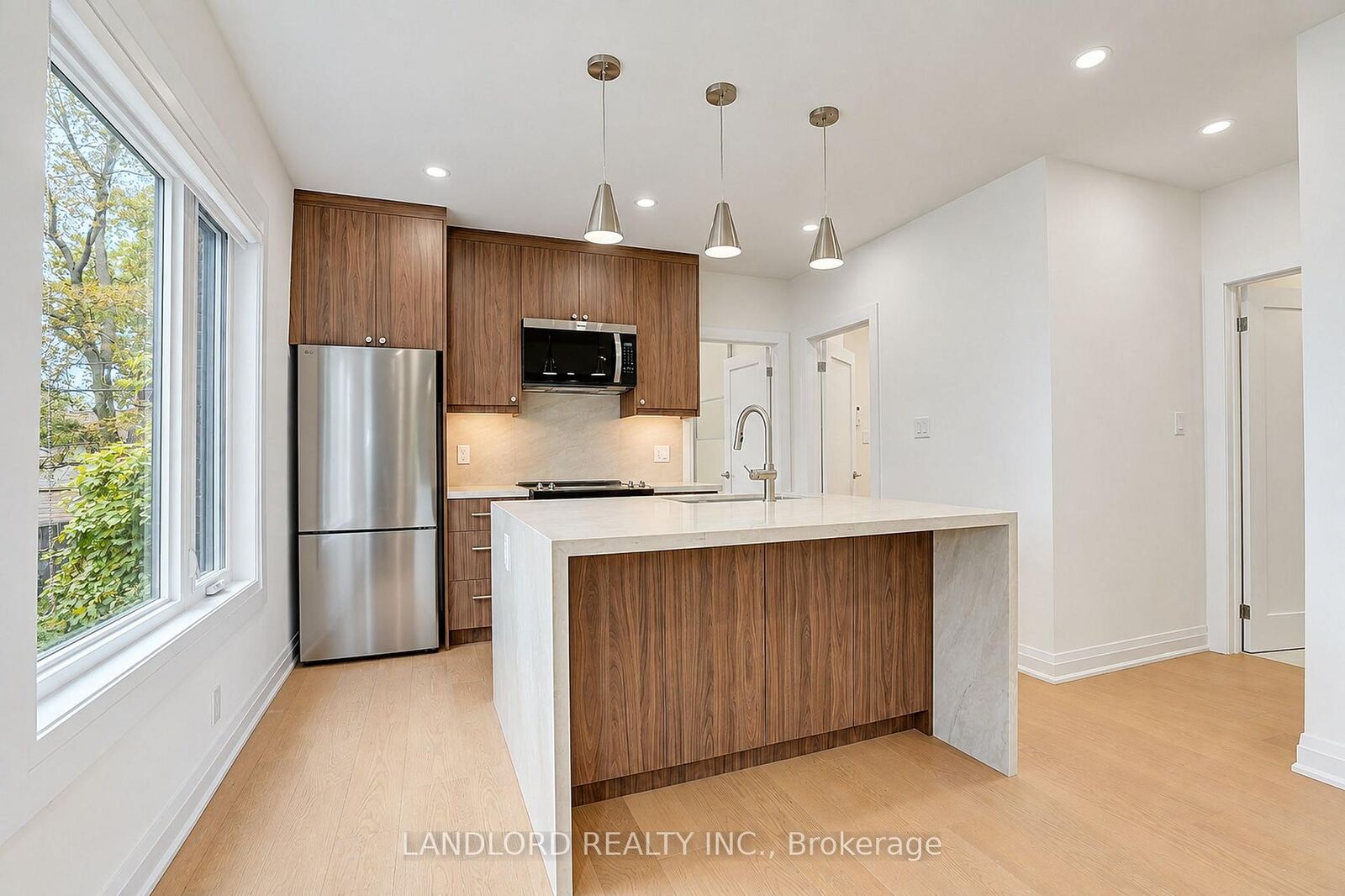 Property Photo:  92 Neville Park Boulevard 1  ON M4E 3P8 