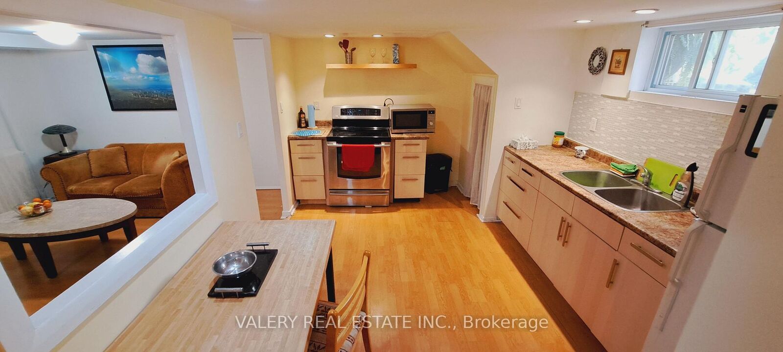 Property Photo:  48 Dunkirk Road  ON M4C 2M3 