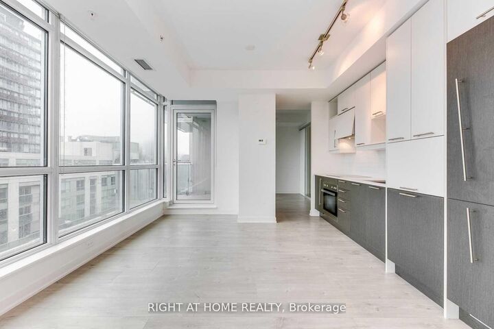 Property Photo:  199 Richmond Street W 1410  ON M5V 0H4 