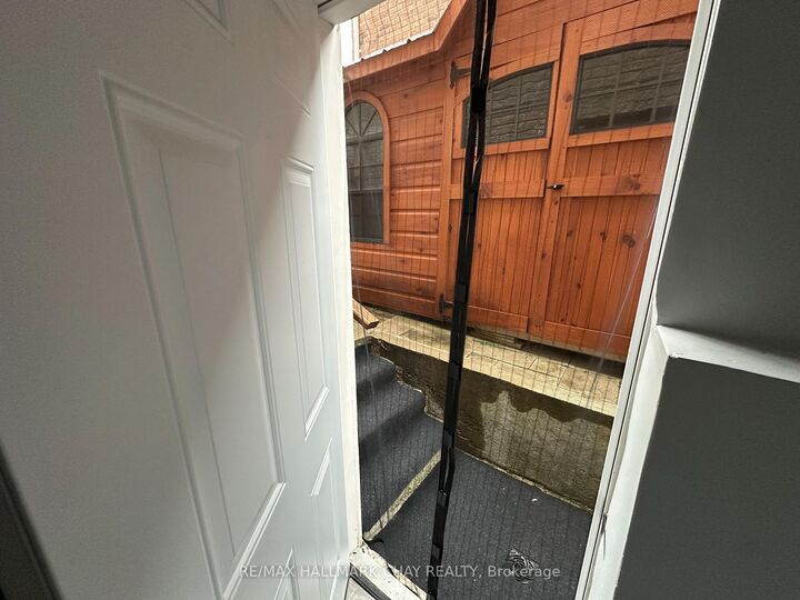 Property Photo:  142 Summerset Drive  ON L4N 6G5 