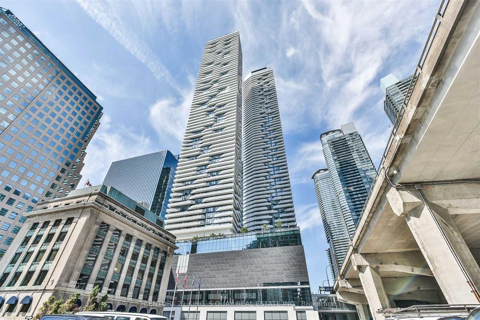 Property Photo:  88 Harbour Street 6802  ON M5J 0C3 