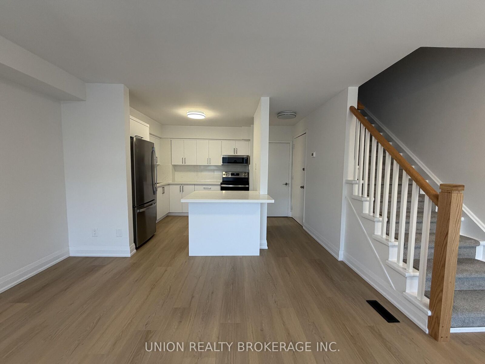 Property Photo:  930A Pape Avenue Unit 1  ON M4K 3V2 
