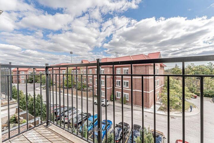 Property Photo:  2058 Queensborough Gate  ON L5M 0X9 