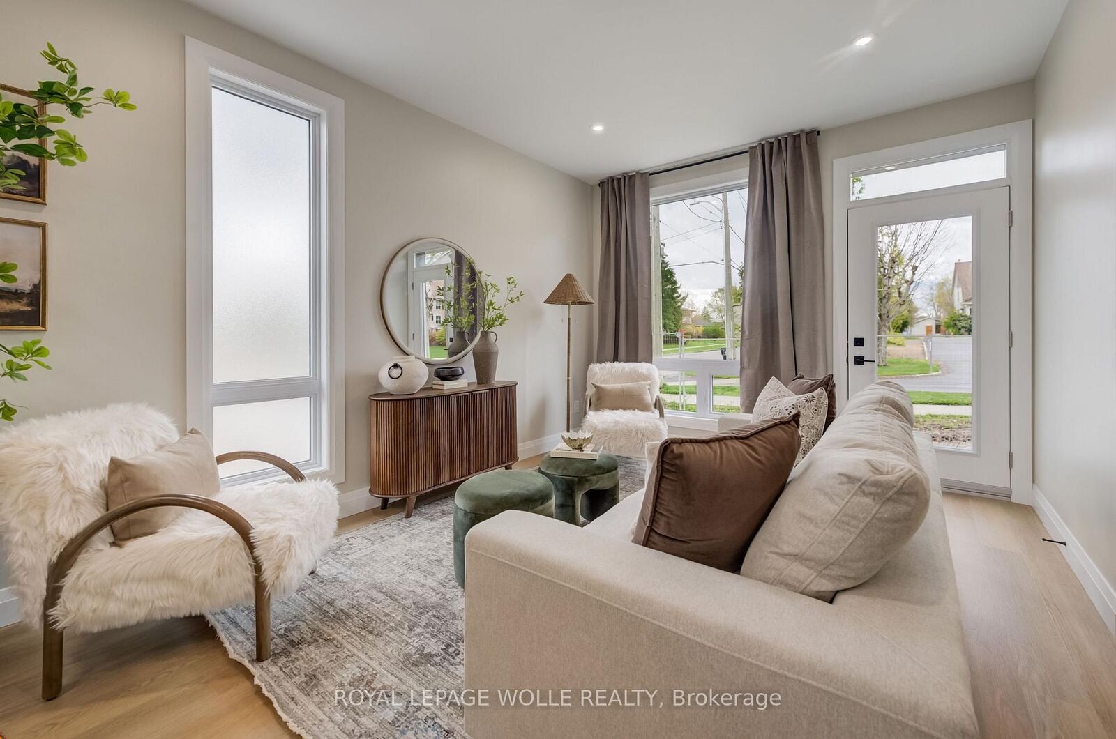 Property Photo:  210 Heritage Drive Unit 12 (The Glen)  ON N2B 0B5 