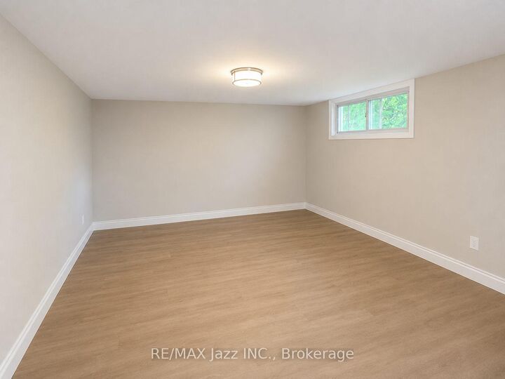 Property Photo:  624 Stewart Street B  ON K9H 4C3 