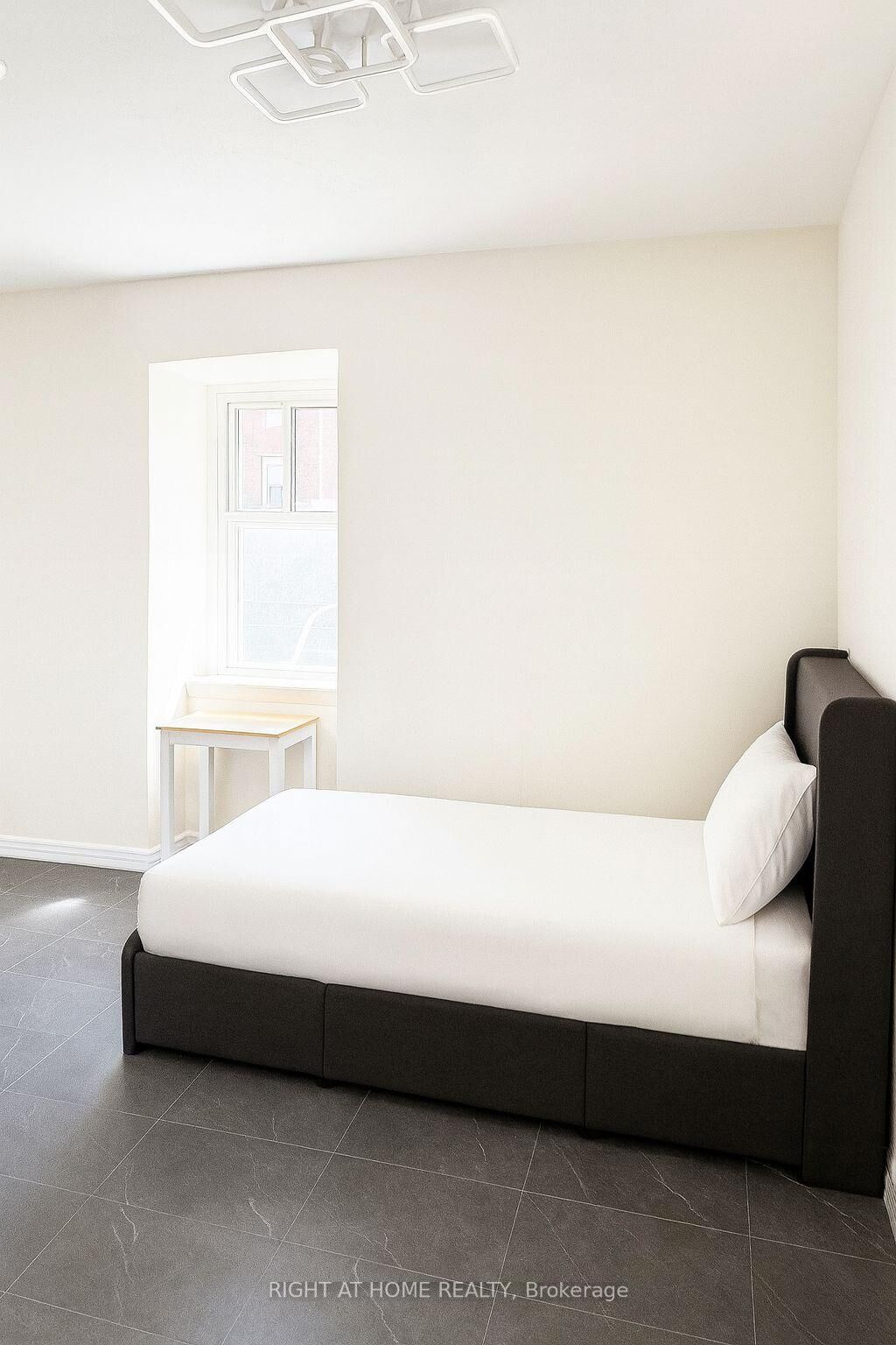 Property Photo:  198-200 Queen Street W 302  ON M5V 1Z2 