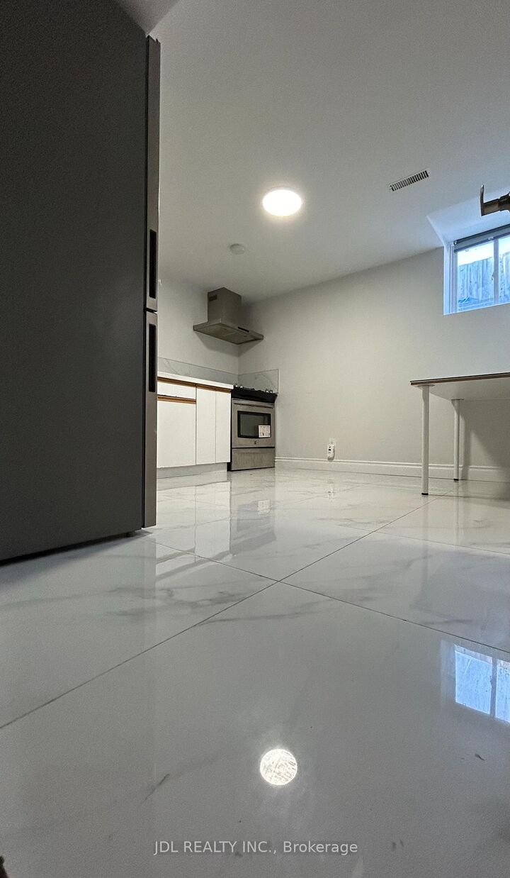 Property Photo:  91 Bushmills Sq. Square Entire One Bedroom Bsmt  ON M1V 1K5 