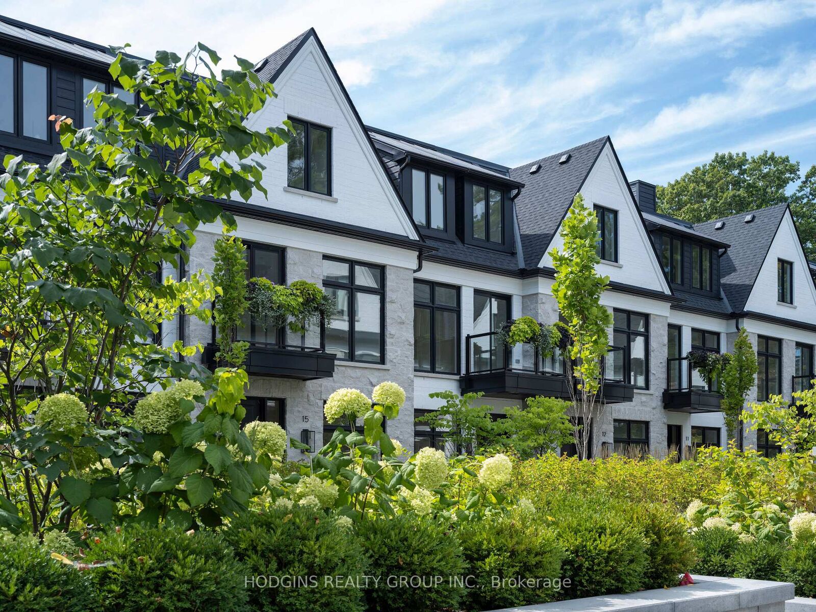 Property Photo:  1136 Mona Road 4  ON L5G 0C8 