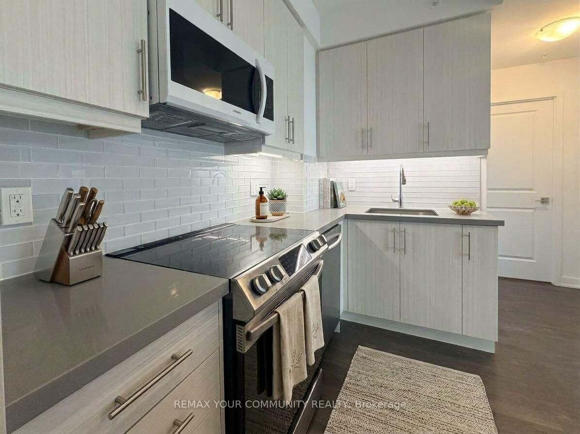Property Photo:  75 Oneida Crescent 1809  ON L4B 0A6 