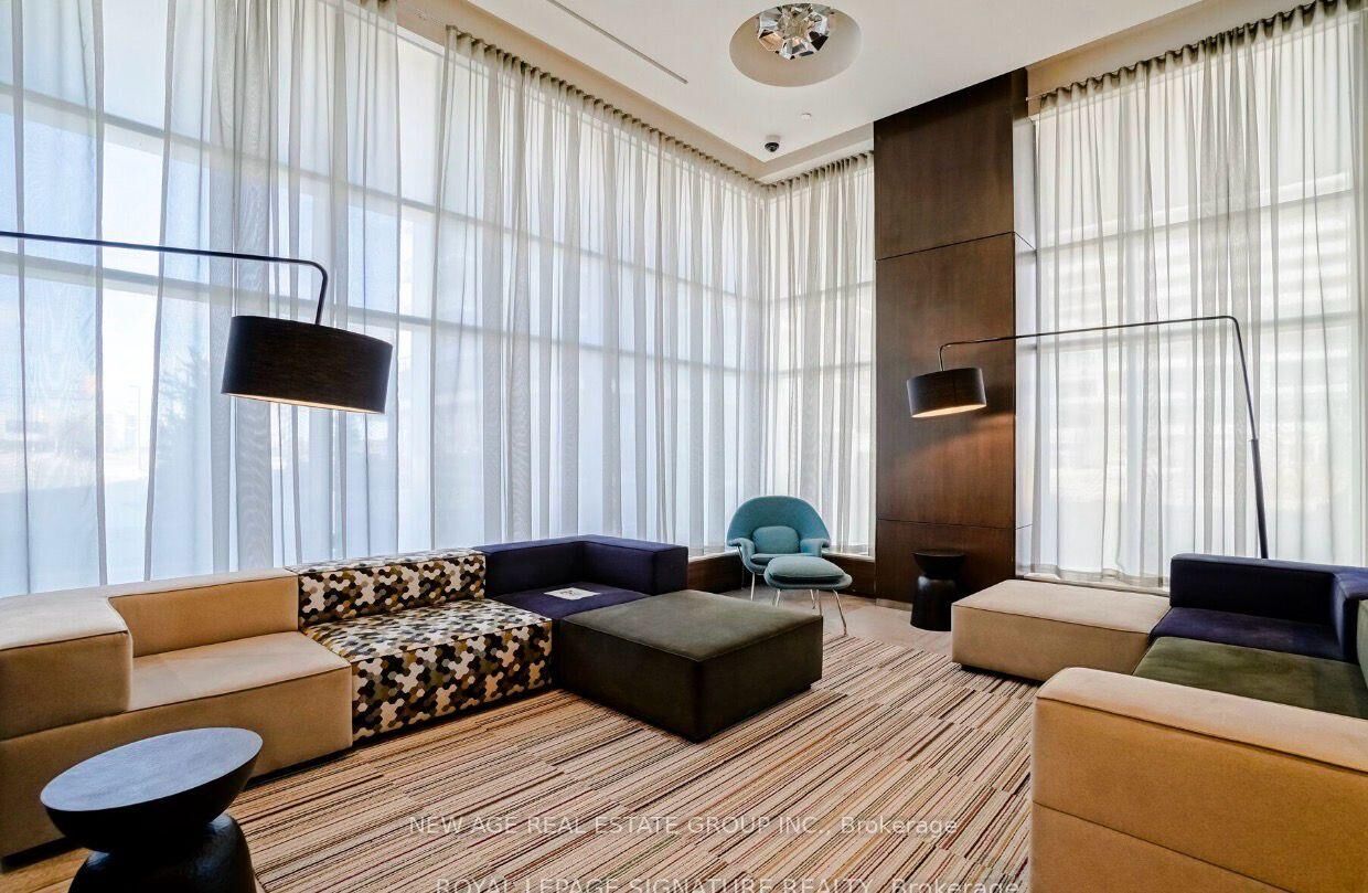 Property Photo:  2560 Eglinton Avenue 1001  ON L5M 0Y3 