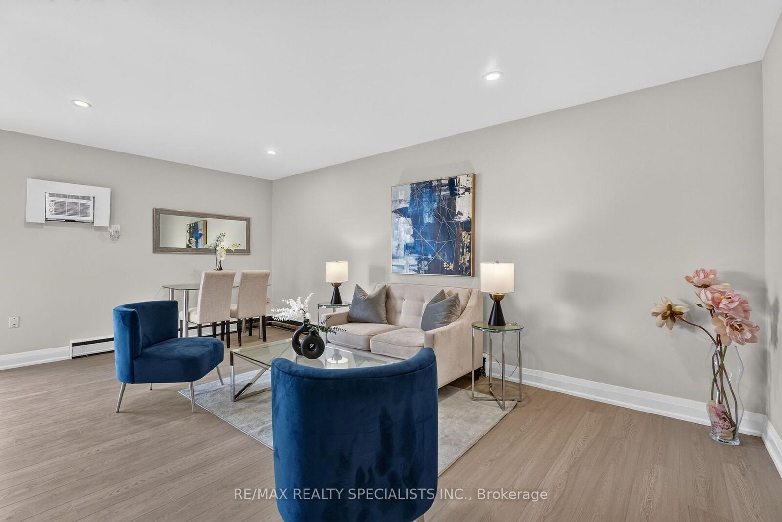 Property Photo:  426 Queenston Street 33  ON L2P 2Y2 