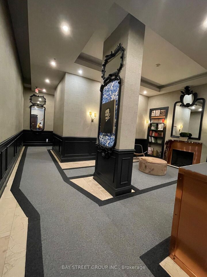 Property Photo:  375 King Street W 2708  ON M5V 1K5 