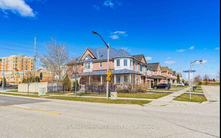 Photo de la propriété:  2 Oglevie Drive  ON L1R 2Y4 