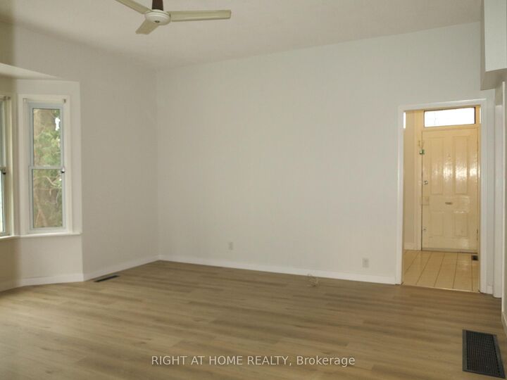 Property Photo:  129 Walnut Street  ON N6H 1A5 
