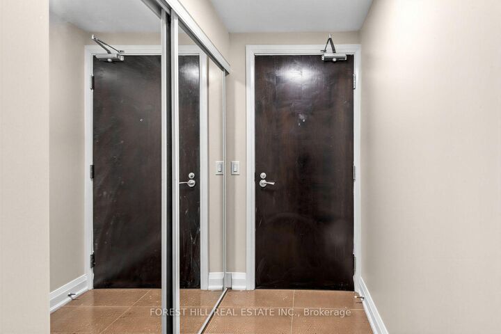 Property Photo:  30 North Park Road 1605  ON L4J 0G6 