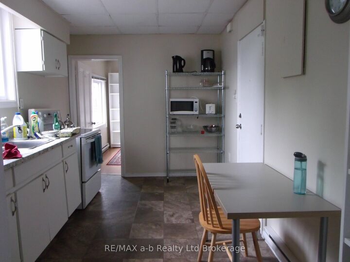 Property Photo:  350 Dundas Street 1  ON N4S 1B4 