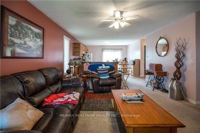 Property Photo:  49 Hanmer Street E A  ON L4M 6V3 