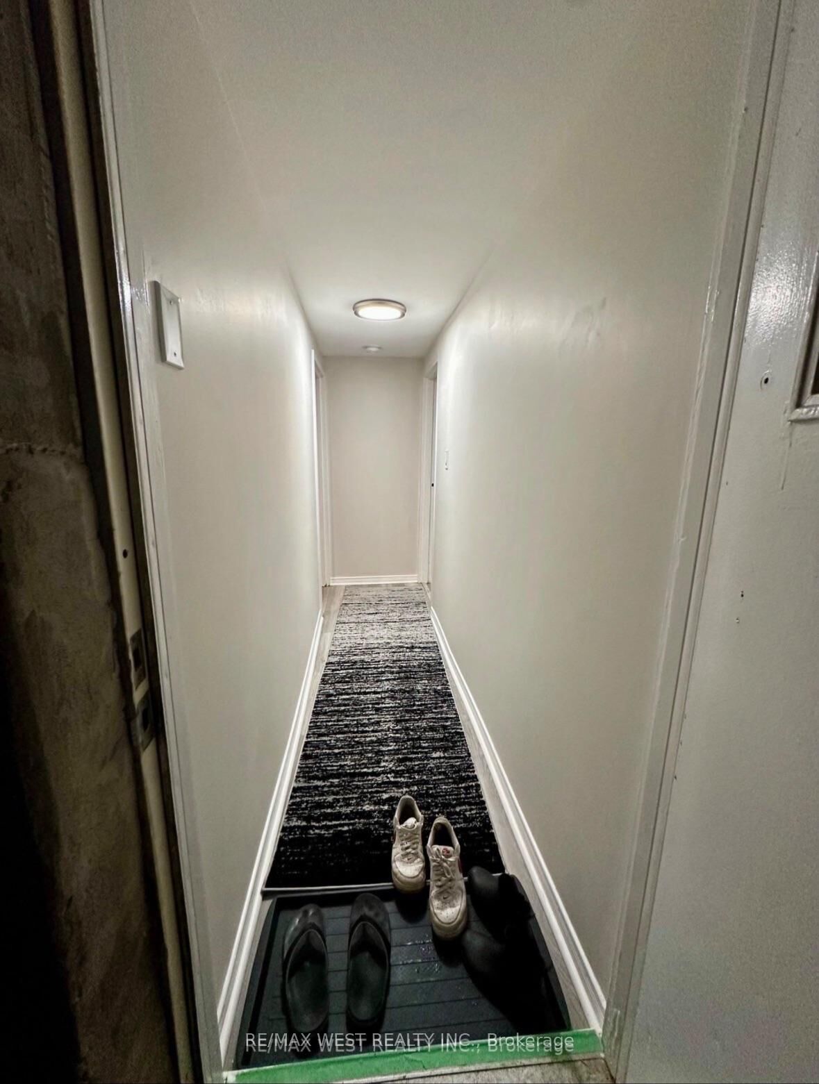 Property Photo:  13 Sorauren Avenue Bsmt  ON M6R 2C6 