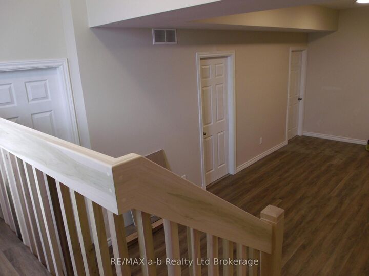 Property Photo:  350 Dundas Street 5  ON N4S 1B4 
