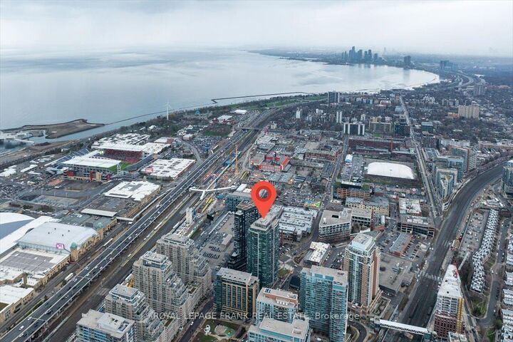 Property Photo:  150 East Liberty Street 405  ON M6K 3R5 