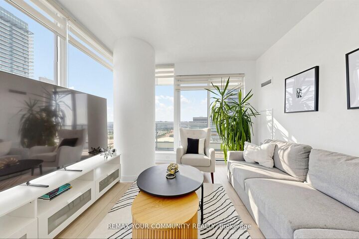 Property Photo:  898 Portage Parkway 1503  ON L4K 0J6 