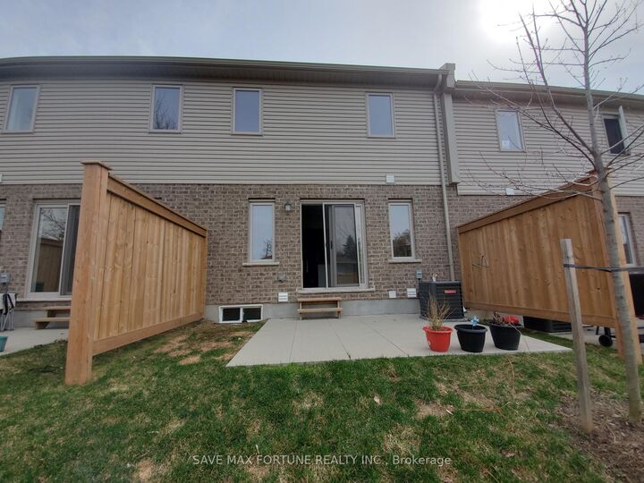 Property Photo:  50 Pinnacle Drive 12  ON N2P 0H8 