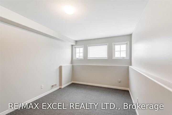 Property Photo: 3 Sedgewood Way Bsmt ON L4N 0B9