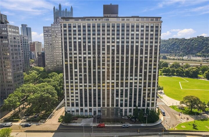 Property Photo: 320 Fort Duquesne Blvd 25L PA 15222