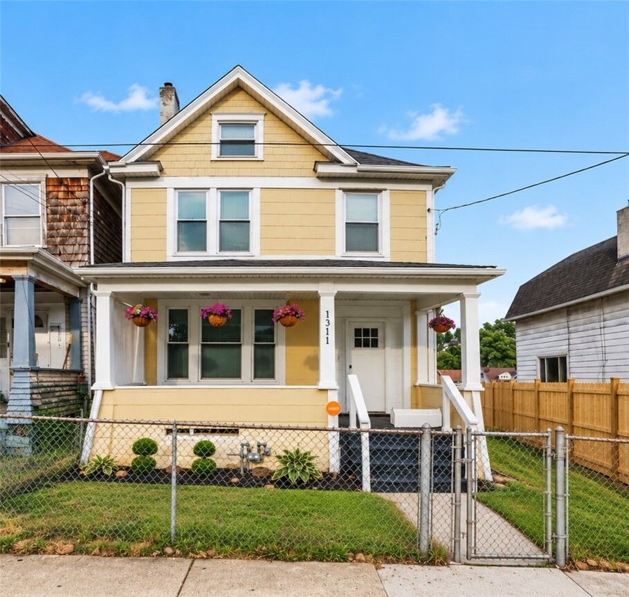Property Photo: 1311 Pirl Street PA 15132