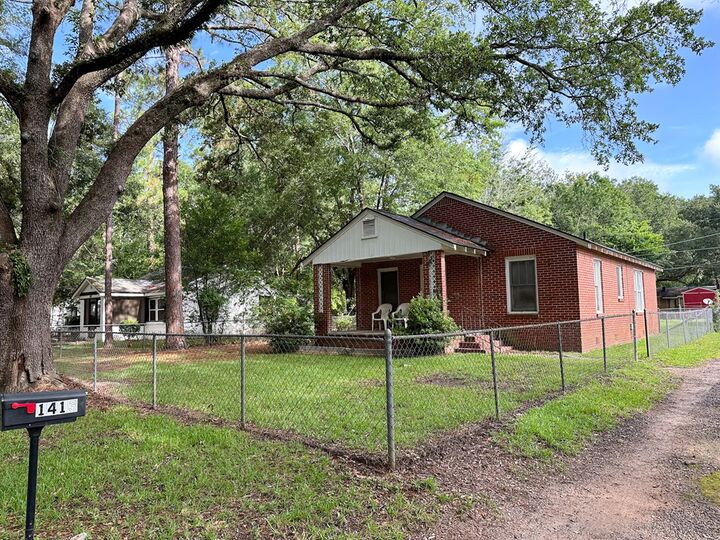 Property Photo: 1413 Avalon Avenue GA 31705