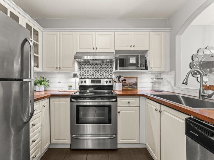 Property Photo:  5900 Dover Crescent 117  BC V7C 5R4 