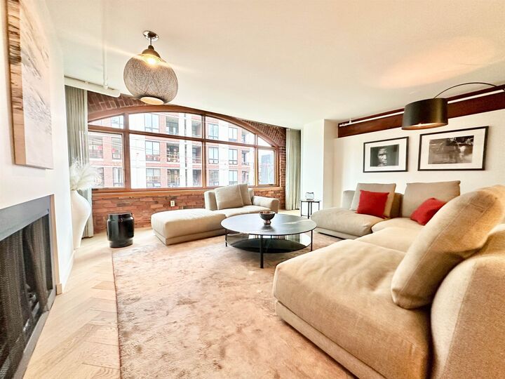 Property Photo:  550 Beatty Street 5-4  BC V6B 2L3 