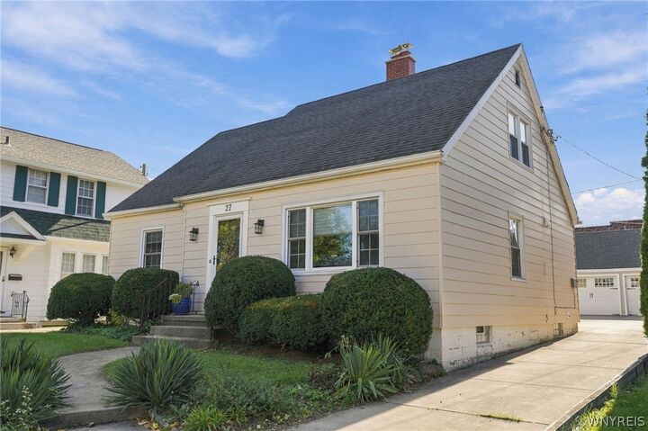 Property Photo:  27 Pelham Drive  NY 14214 
