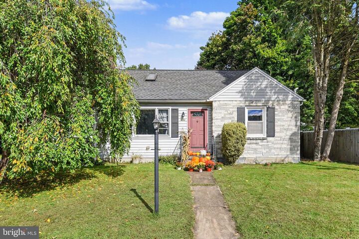 Property Photo: 653 Hillside Avenue PA 17036