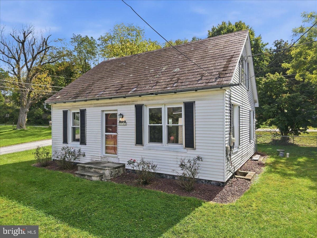 Property Photo: 3744 Redbud Drive PA 18067