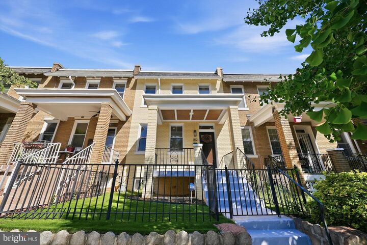 Property Photo:  1812 Bay Street SE  DC 20003 