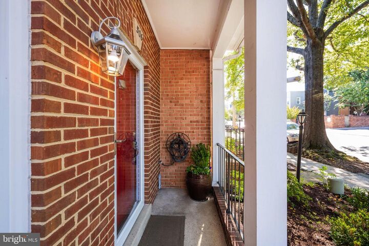 Property Photo:  506 S Columbus Street  VA 22314 