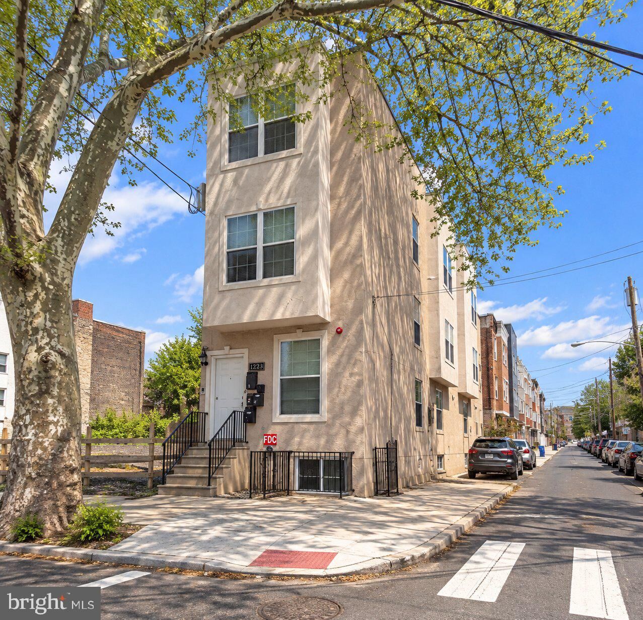 Property Photo:  1223 W Susquehanna Avenue 3  PA 19122 