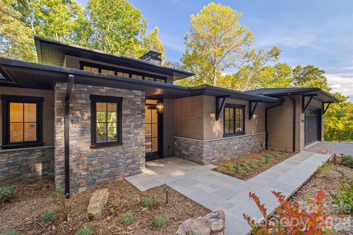 Property Photo:  505 Barrington Drive  NC 28803 