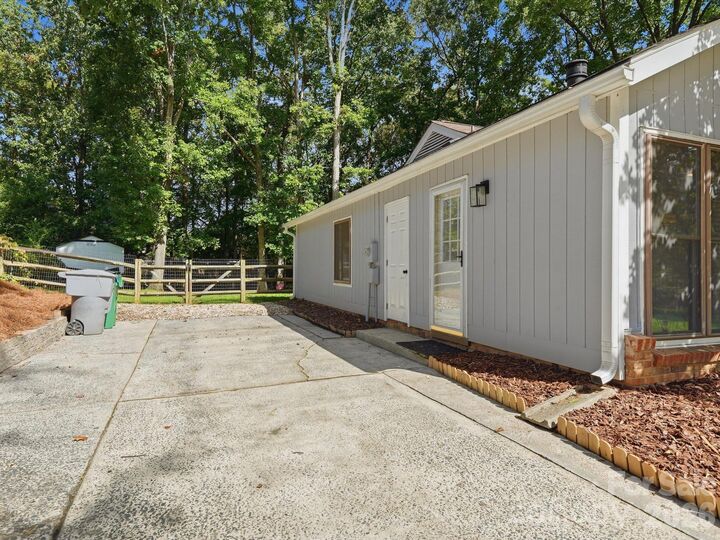 Property Photo: 10702 Kingfisher Drive NC 28226