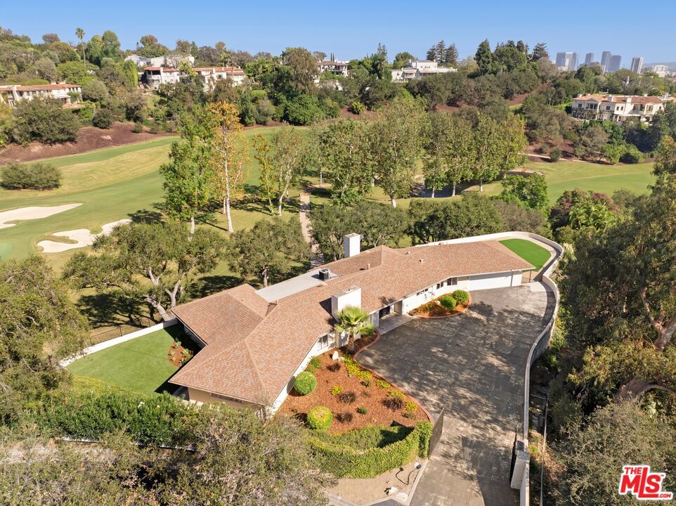 Property Photo:  10985 Bellagio Rd  CA 90077 