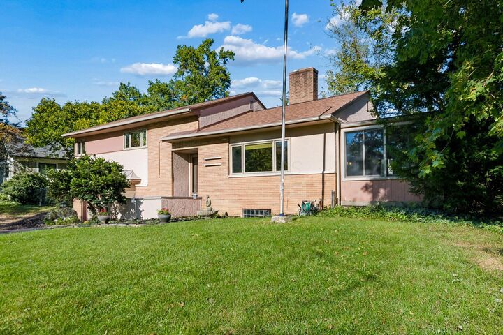 Property Photo: 2310 Northwest Boulevard OH 43221