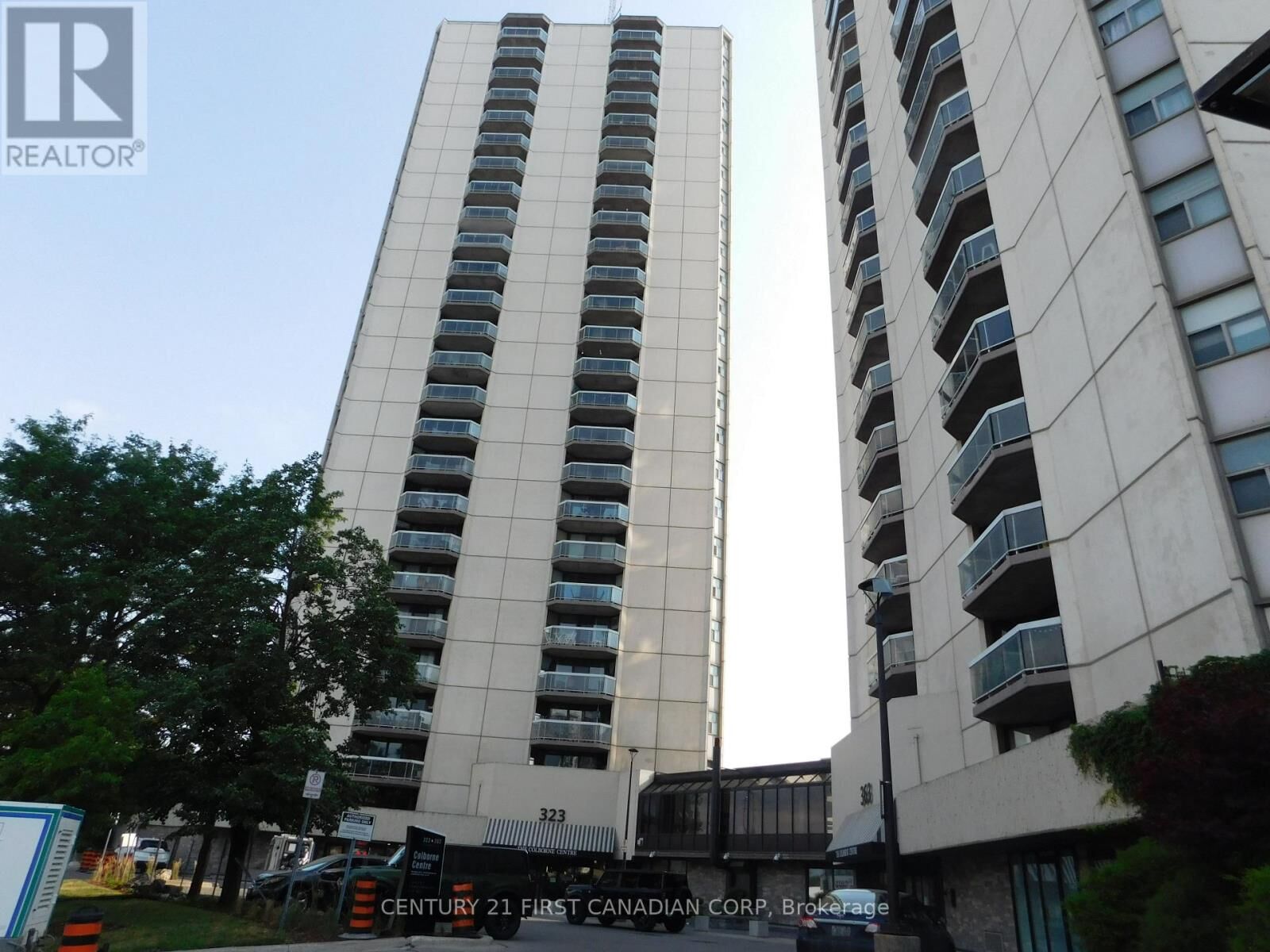 Property Photo:  323 Colborne Street 2004  ON N6B 3N8 