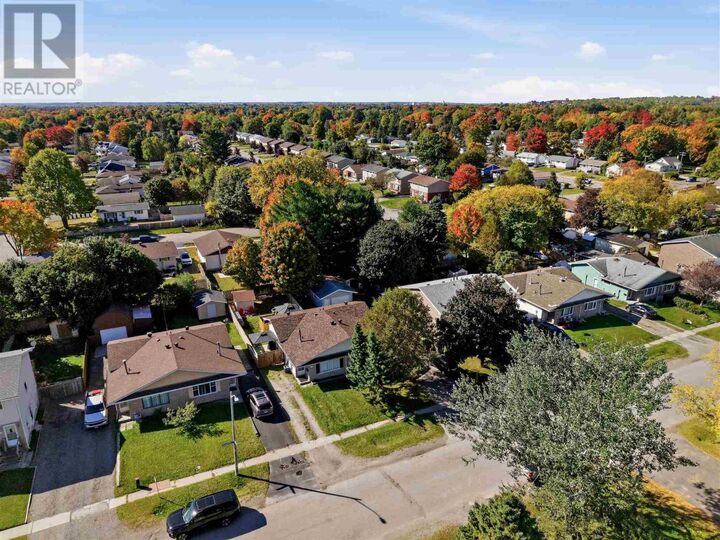 Property Photo:  43 Jemmette St  ON P6A 5W9 