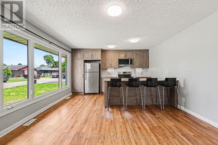 Property Photo:  1308 Rustic Drive  ON K2C 2Y1 