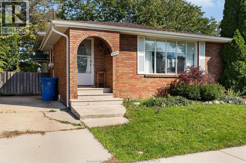 Property Photo: 932 Reedmere Road ON N8S 2L8